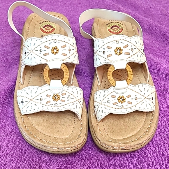 NWOT Earth Spirit Sandals Size 6 - Picture 1 of 6